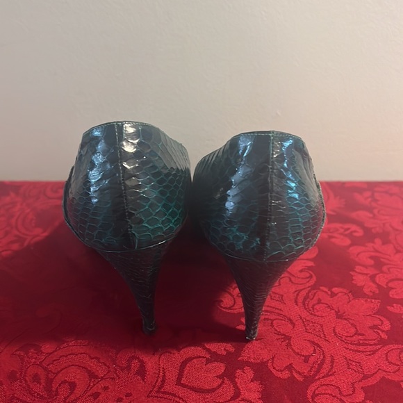 Novae Green ‘Snake Skin’ Pumps - Picture 4 of 7